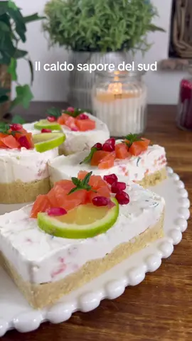 Mini cheesecake al salmone…Ingredeinti per le mini cheesecake salate al salmone 220 g crackers (semplici o al rosmarino) 130 g burro 200 g robiola 200 g ricotta vaccina (confezionata ) 100 g panna da cucina 200 g salmone affumicato 2 limoni (succo e scorza) q.b. menta (fresca) q.b. melagrana (per guarnire) #cucinare  #ilcaldosaporedelsud 