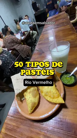 Pastelópolis fica na Rua da Paciência, 127 - Rio Vermelho, proximo da Praia da Paciência. Funciona de Terça a quinta - 16h às 23h Sexta e sábado - 12h às 00h Domingo - 12h às 23h Tem pastel a partir de R$ 11. #salvador #ondecomeremsalvador #salvadorbahia #bahia #salvadorba #oquefazeremsalvador 