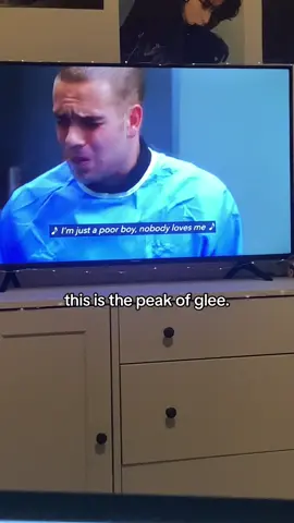 i don’t know who’s idea was to put Bohemian Rhapsody while Quinn was giving birth, but this is genius. #glee #gleek #quinn #bohemianrhapsody #gleecast 