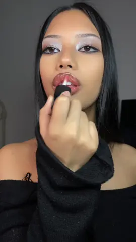 icy girl season 🩶 #sarahbebelle #makeuptutorial #wintermakeup #frostyeyemakeup 