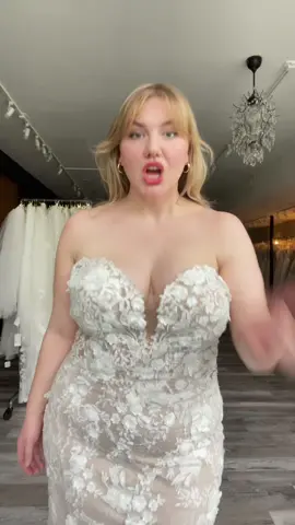 🗣️ HEAR YE! HEAR YE! PLUS SIZE BRIDES CAN WEAR FITTED DRESSES!!!! 🗣️   #embracebridal #seattle #embracebridalseattle #plussize #curvybride #plussizeweddingdress 