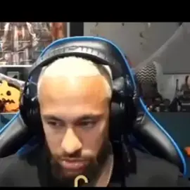 que e isso no seu ombro esquerdo 🤣#neymar #viral 