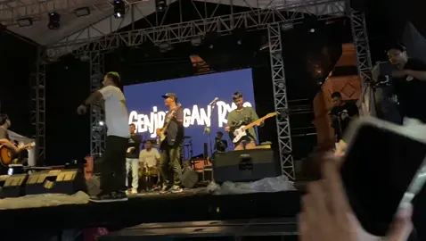 wayahe wong tulus tampil. #fypシ #fyp #musisidemak #genjrenganryco #ambyar #guyonwaton #cover @genjrenganryco 