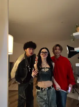 trio in 3D🤭