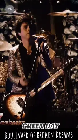 Green Day  - Boulevard of Broken Dreams #shortvideos #buenamusica🎶🎤🎧 #videostar #foryou #musically #viralmusictiktok #omejordelomejor #bestforbest #goodmusic #fyp #rockparty #greendayfans #boulevardofbrokendreams #alternativerock #90smusic 0smusic