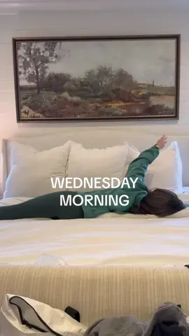 Set my alarm for 5:30am woke up at 6:45ish🫶🏼♥️✨#momoffour #morningroutine #MomsofTikTok #motherhoodunplugged #motherhoodunfiltered #momlife #trending #Vlogmas 