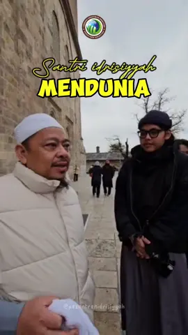 SANTRI IDRISIYYAH MENDUNIA Salah satu alumni Pondok Pesantren Idrisiyyah Putra Tahun 2021 yang bernama Yoga Al Ghifari asal Bogor saat ini sedang menempuh pendidikan di salah satu Universitas di Turki, Alhamdulillah bertetapatan dengan Agenda Umroh Plus Turki Syekh Akbar dan Rombongan beberapa saat lalu, yoga dapat berjumpa dengan Syekh Akbar dan mendapatkan wejangan serta motivasi dari beliau. selain Yoga  Alumni lain nya Ahmad Ghatan Ali asal Lombok Nusa Tenggara juga melanjutkan pendidikan  Universitas di Turki dengan Program Studi Hubungan Internasional. Selain 2 kader yang berada di Turki, saat ini ada 3 Alumni Pesantren Idrisiyyah juga yang sedang menempuh Pendidikan di Universitas Mu'tah Yordania, semoga para kader yang saat ini sedang menempuh pendidikan di luar Negeri dapat menjadi jembatan dakwah guru kita , kembali ke tanah air dan menjadi  siap berkhidmah kepada Tarekat dan memberikan spirit atau motivasi belajar bagi santri-santri yang sedang menempuh pendidikan di Pesantren Idrisiyyah. Mari kita senantiasa mendukung seluruh program Guru kita melalui lembaga pendidikan, dengan menaftarkan putra-inya ke lembaga pendidikan Idrisiyyah mulai dari Pra Sekolah sampai pendidikan Tinggi,  dengan PENDIDIKAN BERKELANJUTAN akan melahirkan kader yang militan yang siap menyongsong Futuh di Akhir Zaman. INFORMASI PENDAFTARAN  silahkan Klik Link dibawah ini https://linktr.ee/pesantrenidrisiyyah #pesantrenidrisiyyah #pesantrenstory #santri #santriindonesia #santrikeren #santrinusantara #santrihits #santriidrisiyyah #santritasik #santrikader #santritasawuf #idrisiyyahid #santrimendunia #santriturki 