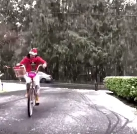 #merrychristmas #noel #present noel này đã ai tặng quà anh chưa😗