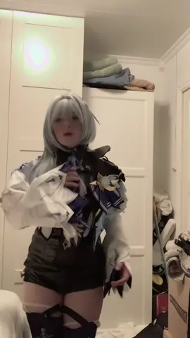 Dont mind how messy my room is #eula #eulagenshinimpact #eulalawrence #eulacosplay #eulagenshin #genshin #cosplay #beginnercosplayer #boost 