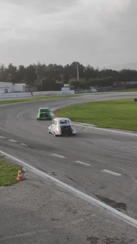 🏁.......#500 #500abarth #fiat500 #fiat #abarth #abarthitalia #abarthlove #abarthpassion #assominicar #bicilindrico #bicilindricotuttalavita #bicilindricoitaliano#bicilindricolove #pista #circuito #autodromovallelunga #autodromo  #vintage #fiat126 #126 #circuitodelsele #circuitodelselebattipaglia 