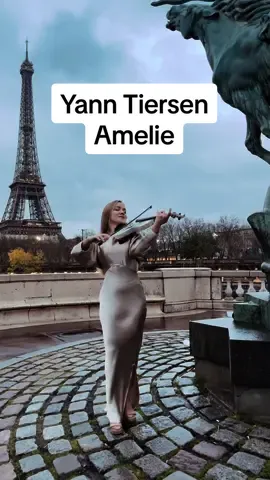 Sending Parisian vibes to my followers! 🇫🇷 Spent a beautiful weekend at a wedding in France and decided to stay a little longer to capture this for you. Enjoy the view with music of Yann Tiersen’s ‘I’ve never been there’ from ‘Amelie’. #yanntiersen #iveneverbeenthere #amelie #paris #france #eiffel #eiffeltower #violin #violinist #frenchmusic #filmscore #filmmusic #destinationwedding 