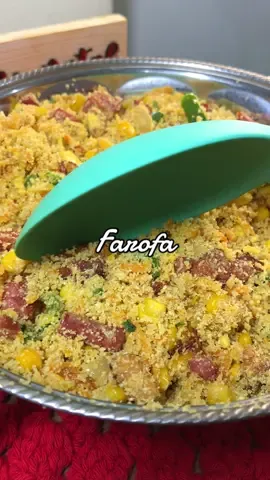 Farofa - receita abaixo ⬇️  1 pimentão verde  1 pimentão amarelo  1/2 cebola 1 lata de milho  1 calabresa  100gr de bacon 1 cenoura  Farinha de mandioca  2 ovos  Farofa pra sua ceia de Natal  Fácil e deliciosa  #natal #merrychristmas #receitas #receitadenatal 
