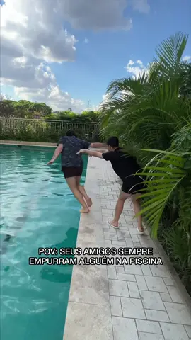 Já empurrou alguem na piscina?
