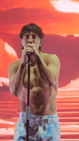 pov te e tedua fate eye contact 🧡 #tedua #ladivinacommedia #tourtedua #ladivinacommediatour #wildbandana #vertigini #vertiginitedua 