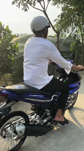 đang chạy vô tình gặp thằng chạy satria gắn pô nổ anh em hóng líp gõ đầu em nó nè#y15zr #xuhuongtiktok #ex150độkiểng👌 #65cantho #đamme #xedovietnam #thắngbluetooth #ex150_style_malay #y15zrmalaysia #tim #cdn #fyp #xuhuong #tt #cổtăngnhétpôzin #xhtiktok #xãtrungthạnh #xh 