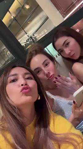 เราจะ (ไม่) แก่ไปด้วยกัน 😂😂😂😂  #นานาไรบีนา #เจนี่เทียนโพธิ์สุวรรณ #วุ้นเส้นวิริฒิพา #แอนอลิชา #เจนสุดาปานโต #tiktokคนบันเทิง 