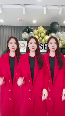 Mùa giáng sinh đến rồi, săn deal áo dạ lông cừu diện đi chơi thôi 😍😍 #Elise #fashion 