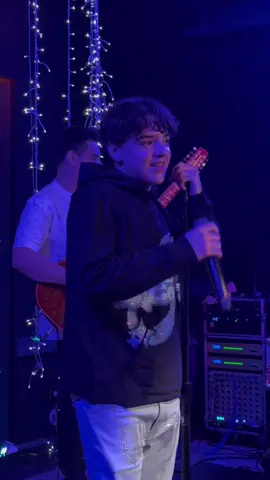 Full vlog out now on YT🗣️ El compa @Xavi Oficial🌀 se la rifo en la posada 🔥