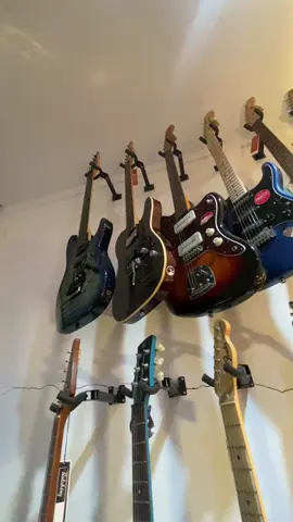 Temukan Gitar Terbaikmu😊🎸🎸🎸 #gitarelektrik  #koleksi 