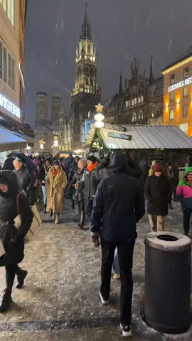 #munichcity #snow #weather #winter #christmasmarket #ميونخ #المانيا🇩🇪 #مارينبلاتز #ثلج_شتاء #اجازه #جمال #روعه____جميل_____ذوق__ #WeekendVibes 