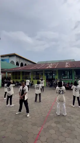 terakhir🥵 #flashmob #wakawakadance 
