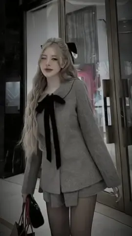 Set dạ nỉ sang chảnh đây ạ, năm nay hot màu xám tiêu này lắm á 🌷#setdaxinh #setdoxinh #vayda #vaysangchanh #goiymacdep #goiyphoido #outfit #reviewdoxinh #hottrend #xuhuong #trending #fyp #goiydoxinh 