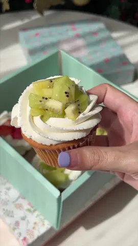 เทศกาลแห่งความสุขมาแล้ววว กล่องของขวัญ diy จากร้าน rcwshop สามารถใส่เป็นของขวัญ, ขนม, คุกกี้ มอบความสุขให้กับคนที่รักได้เลยค่ะ 🥰🤍 📍พิดกัดกล่อง: กดที่ลิ้งค์หน้าโปรไฟล์ได้เลยค่ะ 🤍    ##cupcake##กล่องของขวัญ##กล่องdiy##ไอเดียของขวัญ##ขนมง่ายๆ##fyp