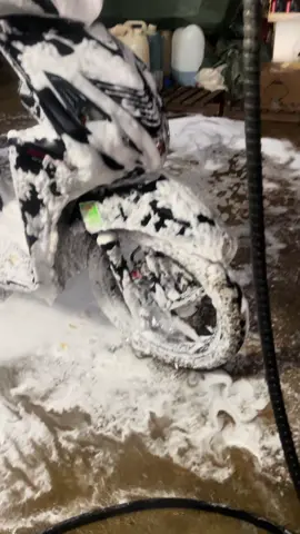 Alo! Rửa xe giúp em nhé.  Ok!#ruaxe #RUAXEBUONHO #ruaxekhongcham #xuhuong 