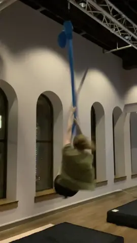 another clip from my flow yesterday  #fyp #fypシ #foryoupage #aerialarts #aerialsilks #aerialistsoftiktok #aerialist #aerialhammock #aerialsling #aerialslingflow #circusarts #melaniemartinez #showandtell 