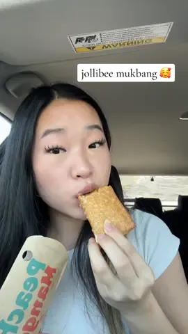 jollibee mukbang 🫶🥰 dipping the fries in the spaghetti sauce was SO GOOD OMG. 😭😭 #jollibee #jollibeemukbang #eating #asmrmukbang #eatingasmr #carmukbang #friedchickenmukbang #filipinospaghetti #fy #fyp #xybca 