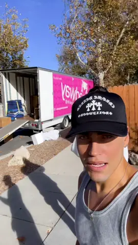 Another move COMPLETE ✅ @roadwaymoving THANK YOU SO MUCH to #roadwaymoving for making my move back to Hollywood such a breeze! I always trust them to handle my things with speed and care. If you need movers please contact them! They’re the absolute best!! Use code “glencoco10” for a discount on your move! HAPPY MOVING! #roadwaymoving #movewithroadway 