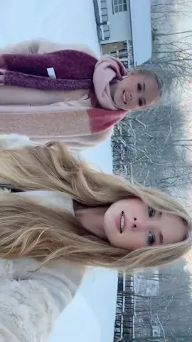 Check out our insta story (_izaandelle_) or the link in our bio for outfit details!💕 