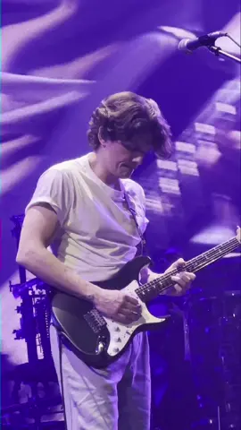 Gravity - Live at the Bridgestone Arena (Nashville, TN - April 13, 2022) John's playing a PRS Silver Sky prototype, with a very special Matte Black finish. His amp setup for the tour was a Two-Rock John Mayer Signature amp, a Dumble Steel String Singer, serial 004 and a Fender Bandmaster. All these amps fed cabs loaded with EVM12L speakers. The pedals for this tone should've been a TS10 and a Katana before it. #Johnmayer #guitarjam #gravity #silversky #johnmayertone #guitarist #guitarhero #guitarsolo #guitarrista #continuum #prsguitars #wherethelightis #guitartok 