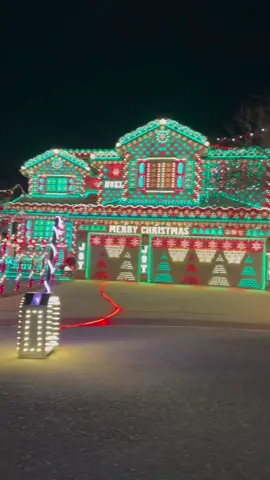 Insane xmas lighting!! 🤯😍 (wait till end) #christmas #christmaslights #holidays #winter #fyp #viralvideo 