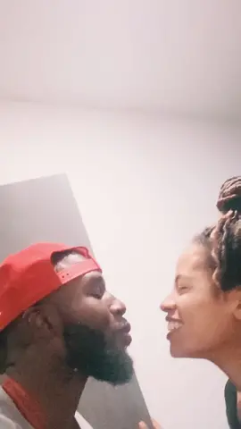 #soupcoolerlips #kissing #blacklove #cuteblackcouples #Love #shebad #slowkisses #blacklov 