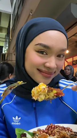 SETELAH LAMA CRAVINGGGGGG 😩 i love this nasi lemak sbb dia bukak sampai pukul 3 pagi hahahah #nasilemakburunghantuttdi