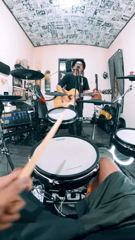 Back Studio Rental🤘 Cover Terendap Laraku - Naff . #naffband #terendaplaraku #indomusikgram #indomusiccover #drummertidakterkenal #fyp #nux @Drummer Tidak Terkenal #punkstillhere 