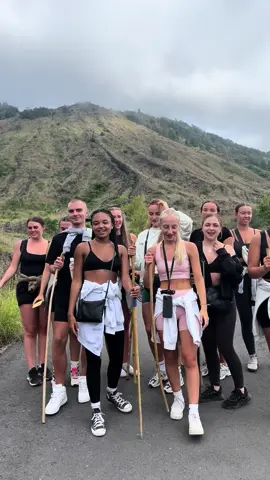 Mount Batur trekking via pasar agung route 🤩😍 #fyp #mountbatursunrisetrekking #balisunrise #sunrisetour #sunriseview #trekking #pasaragung #bali #mountbatursunrise 