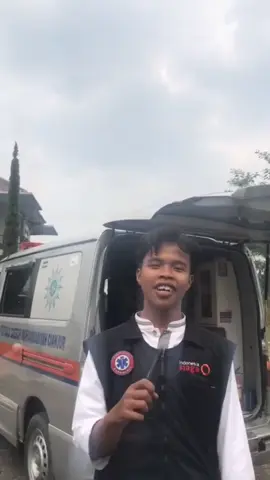 emergency? hubungi kami! Layanan Ambulance Lazismu Kab Cianjur #ambulanmu #ambulancecianjur #ambulancebandung #relawanambulance #lazismu #mdmc #emmore 