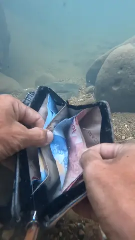 ASMR menemukan harta benda dalam air mendidih dompet, uang, dan barang barang berharga #fyp #asmr #asmrtiktoks #asmrvideo #