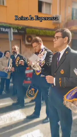 Suena la marcha Reina la Esperanza tras la Inmaculada Concepción del colegio de los Padres Blancos de Sevilla. #Banda #BM #Palio #bmlascigarreras #cigarreras #losremedios #viraltiktok #viralvideo #Video #Viral #españa #tambor #Caja #cajaroyal1800 #corneta #bombo #cofradesevillano #semanasanta #cofrade #sevilla #gloria 