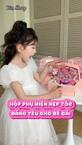 Hộp phụ kiện này bé gái nào mà chả thích nè, sắp sinh nhật bé dòi tặng bé thôi các mom 😀😗 #hopphukien #hopphukienchobegai #hopphukienchobe #phukientoc #phukientochanquoc #hopphukienkeptoc #beyeu #beyeucuame #embe #embedangyeu #embedethuong #embelleze #embecuame #baby #babylove #babytiktok #cute 
