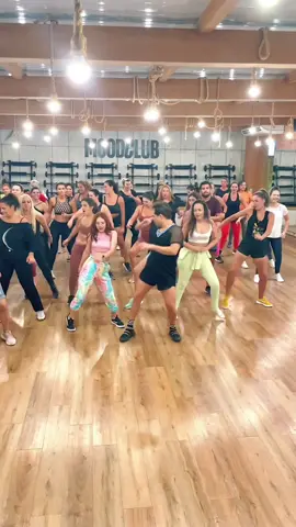 Who wants to dance with us? We love this #UptownFunk song by @Bruno Mars ✨ #danceclass  #goodvibes #goodenergy #choreography #brunomars 