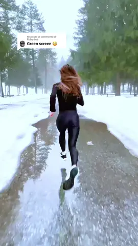 Risposta a @Ruby-Lee Green screen or not? 😏 You tell me! #Running #greenscreen #fyp #runner #sport #motivation 