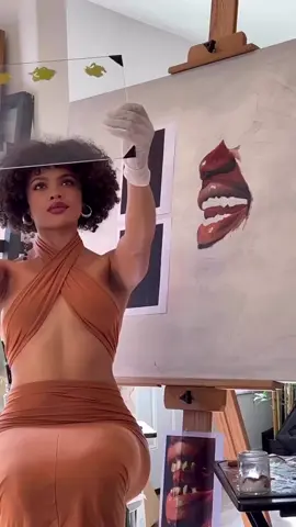 An artwork creating art 🎨😍 by Caitlyn Mwenifumbi insta : @bby_cai ❤️👏🏽 #lexclusiv #blackart #blackgirlmagicart #melaninart #viral 