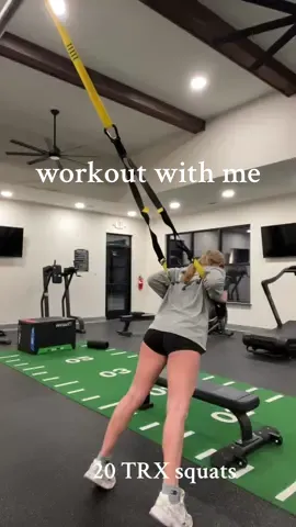 day 12 | #Vlog #fitnessjourney #Fitness #GymTok #workoutroutine #cardio #legworkout #strongwomen 