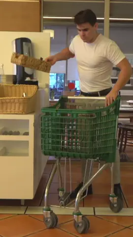 HACIENDO LA COMPRA EN UN BUFFET!  #buffet #prank #broma #restaurante #comida #compras #supermercado #shopping #joke #humor #prank #didacribot 