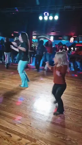 Only messed up a thousand times but this one is so fun 🧡🪩 #soundslikesomethingiddolinedance 