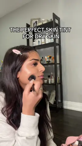 Glowy Skin Tint for my dry skin girlies  #dryskin #glowymakeup #skintint #shadematch #morphe2 #hinthintskintint 