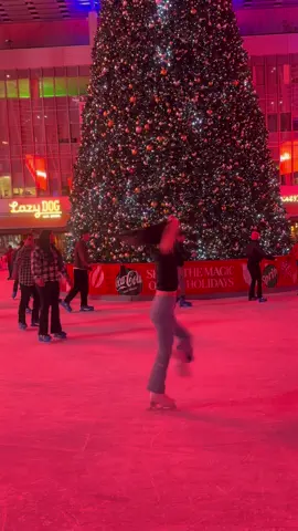 🎄🫶🏼 #fyp #IceSkating #abcxyz #figureskating #viral #iceskater #skatingskills #icerink #outsiderink #outsideskatingrink #lalive 